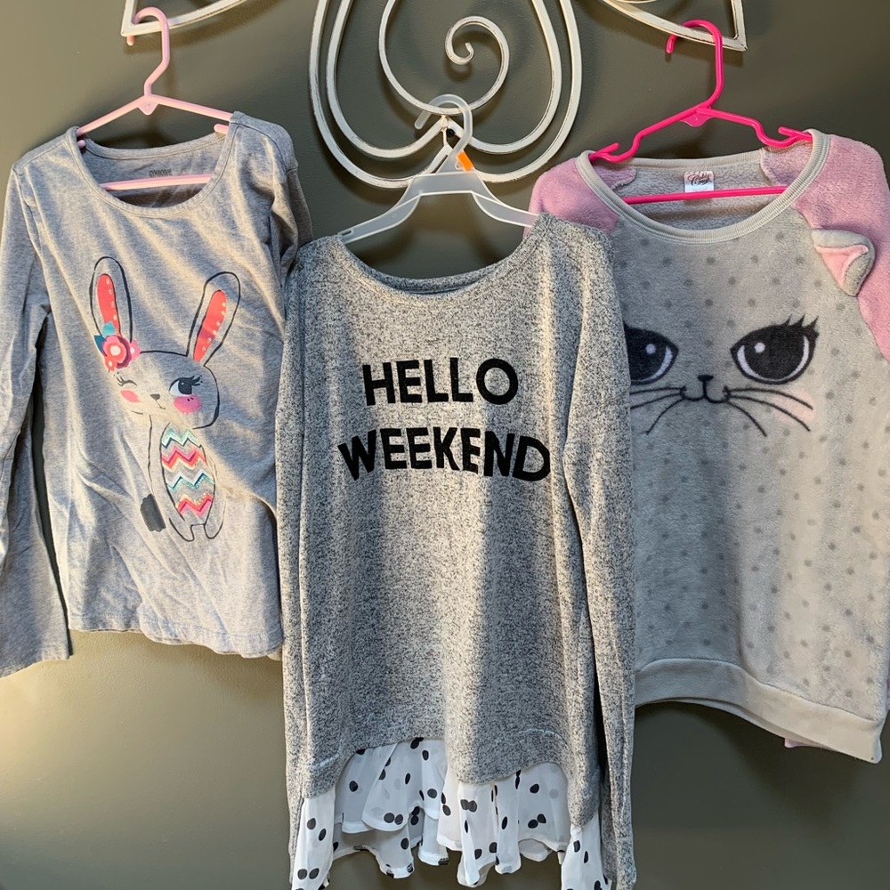 LOT OF GIRLS’ TOPS